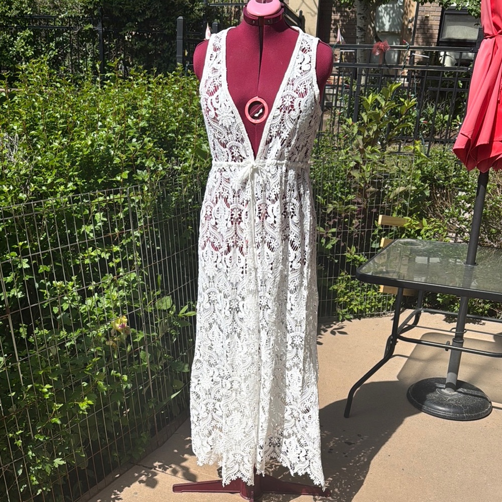 Elegant White Lace Dress